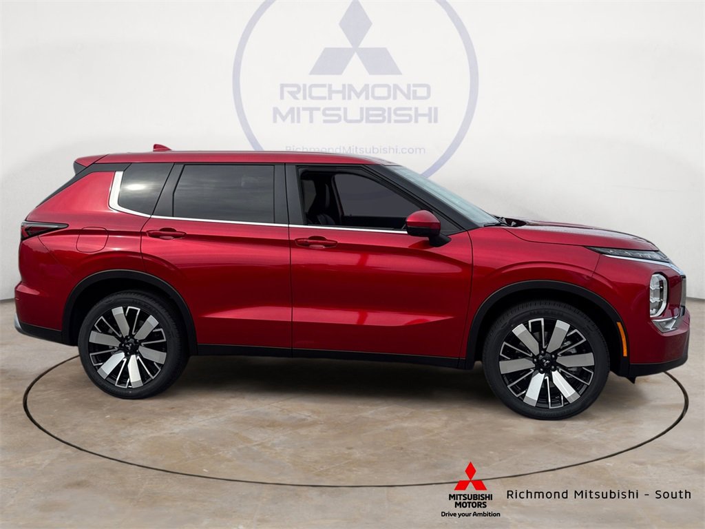 New 2025 Mitsubishi Outlander SE image 2