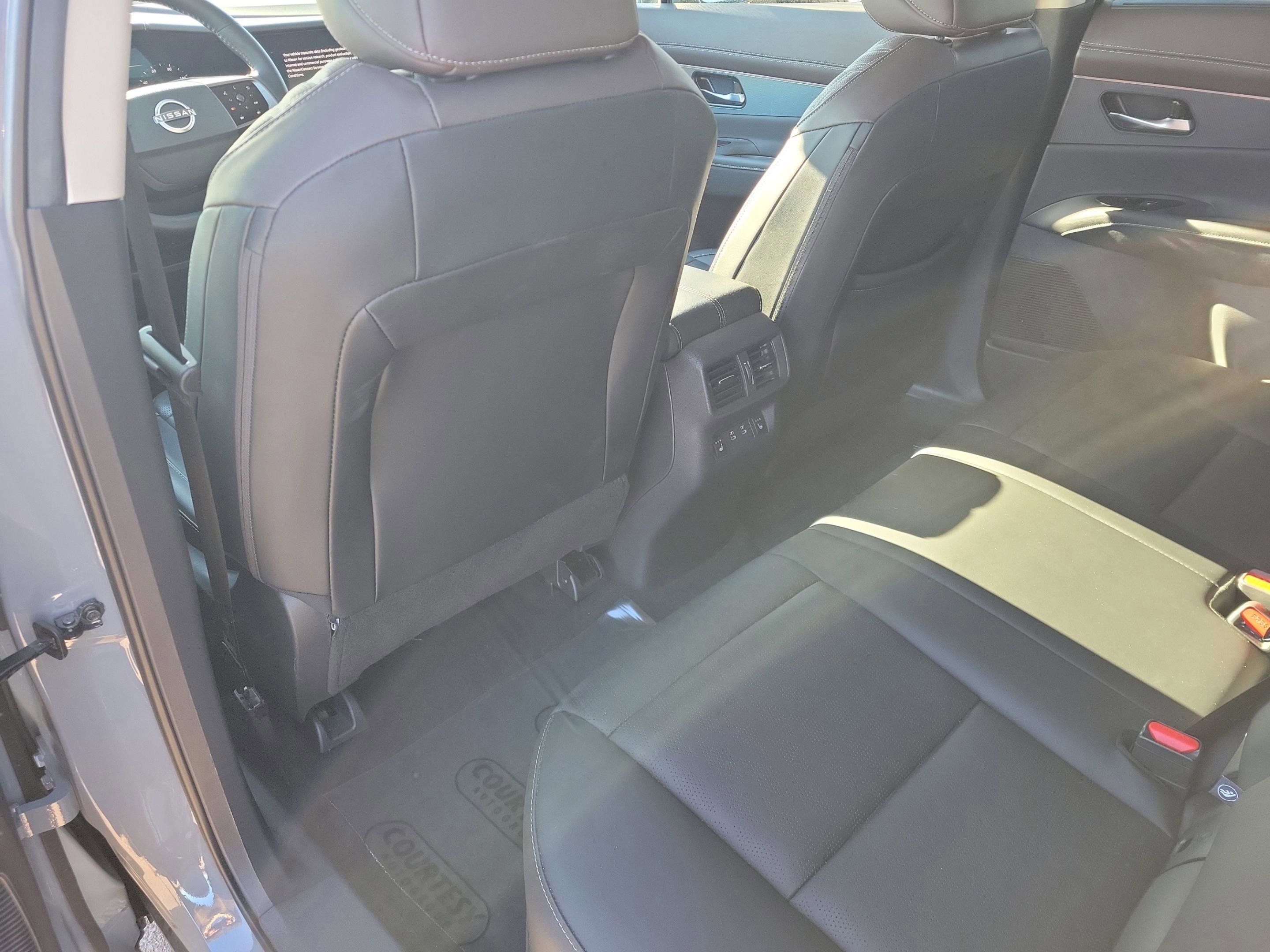 Certified 2025 Nissan Murano Platinum w/ Cargo Package image 38