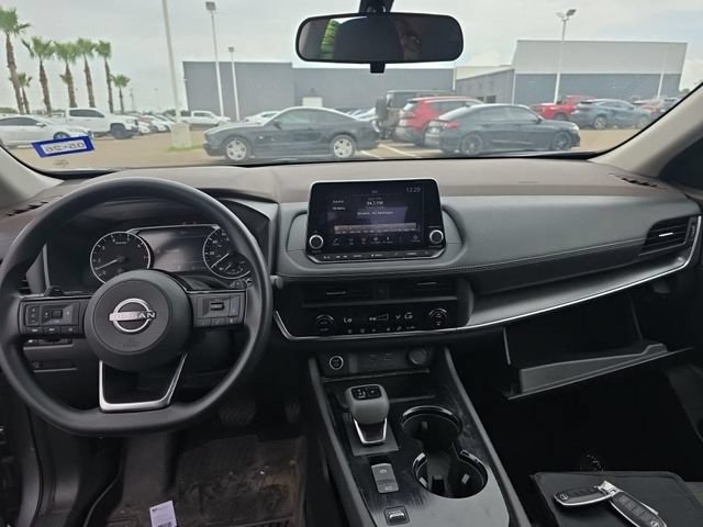 Used 2023 Nissan Rogue SV FWD image 4