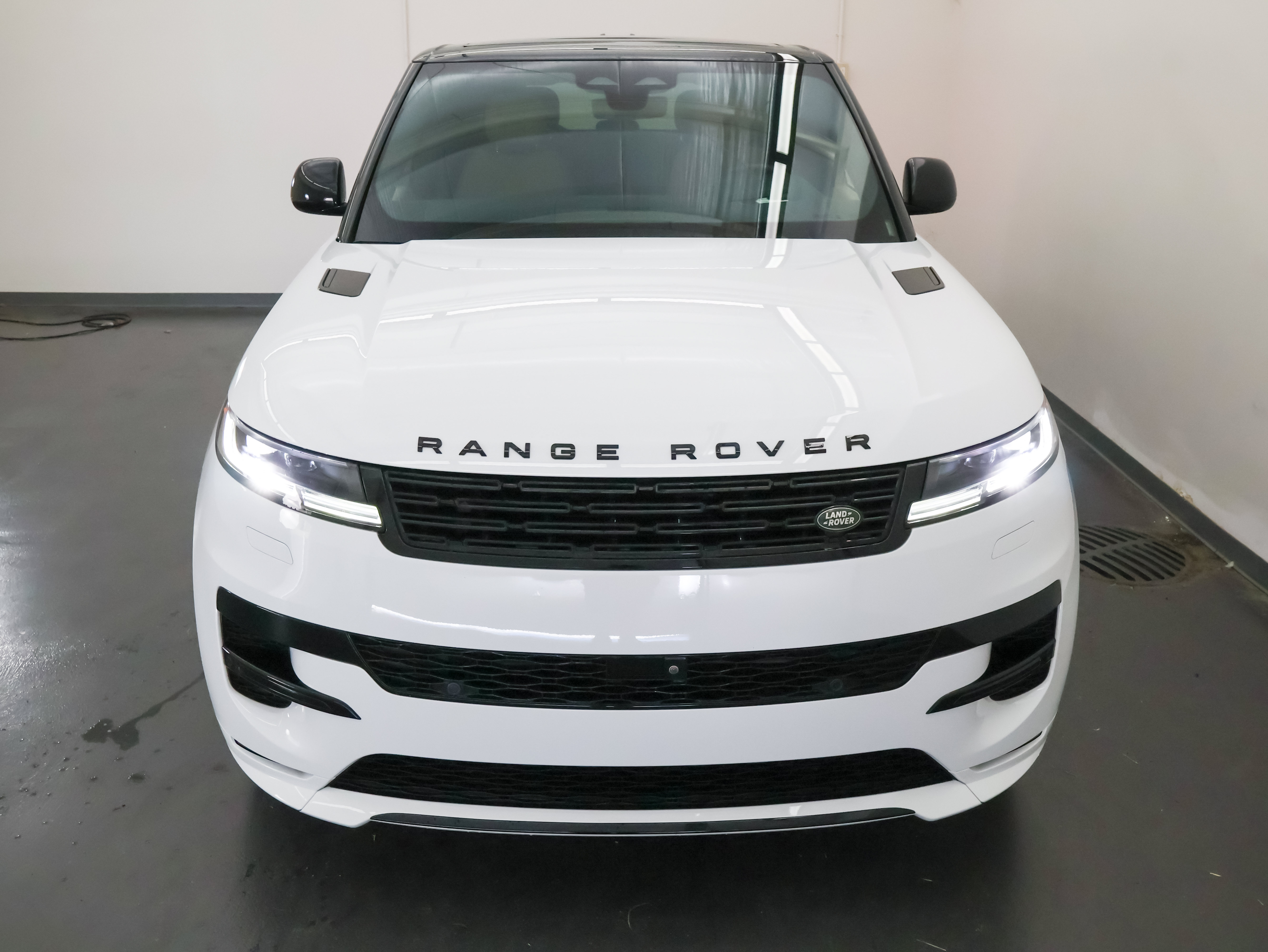 Used 2024 Land Rover Range Rover Sport Dynamic SE AWD/4WD image 9