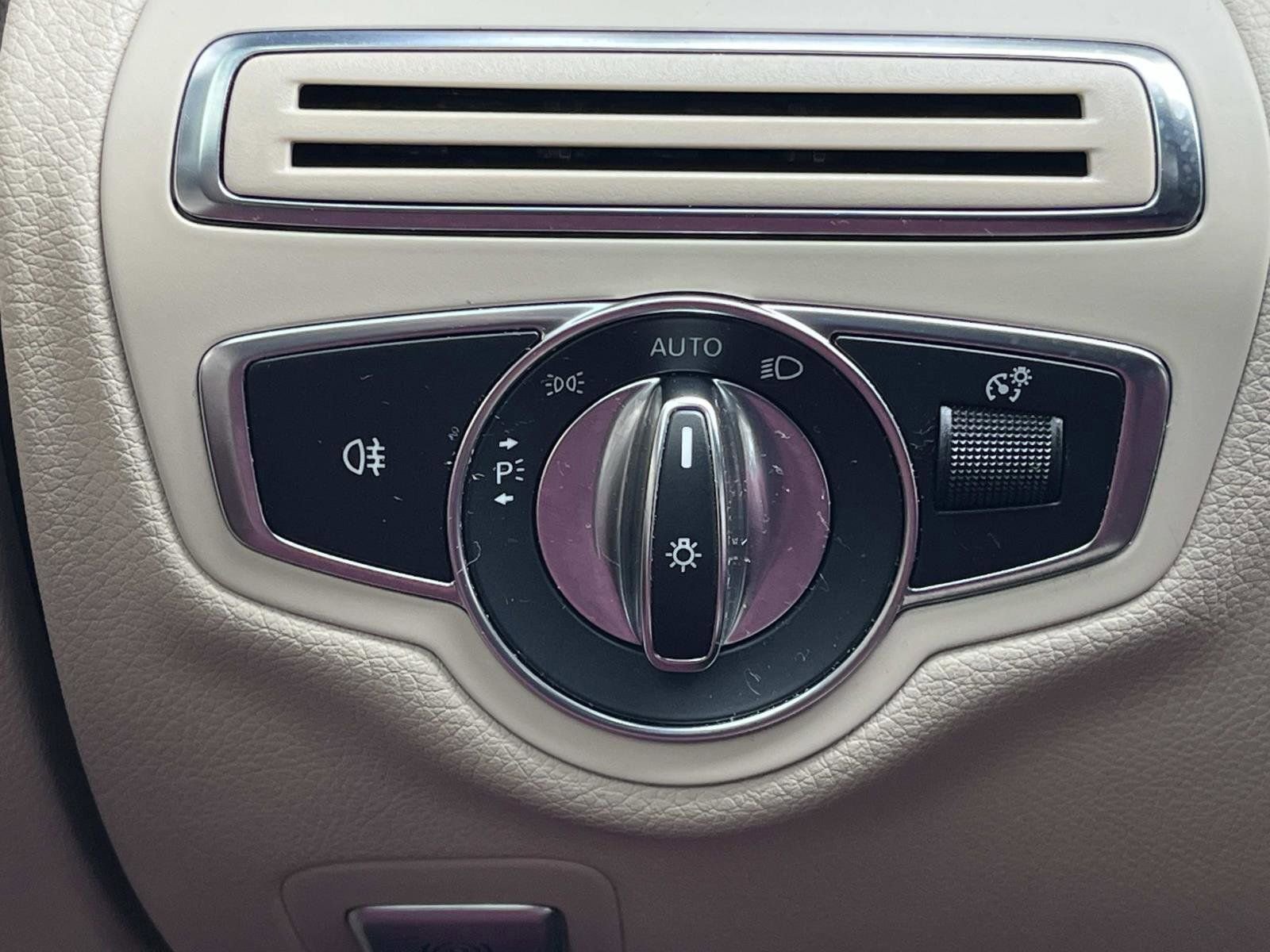 Used 2018 Mercedes-Benz C 300 4MATIC Sedan image 22