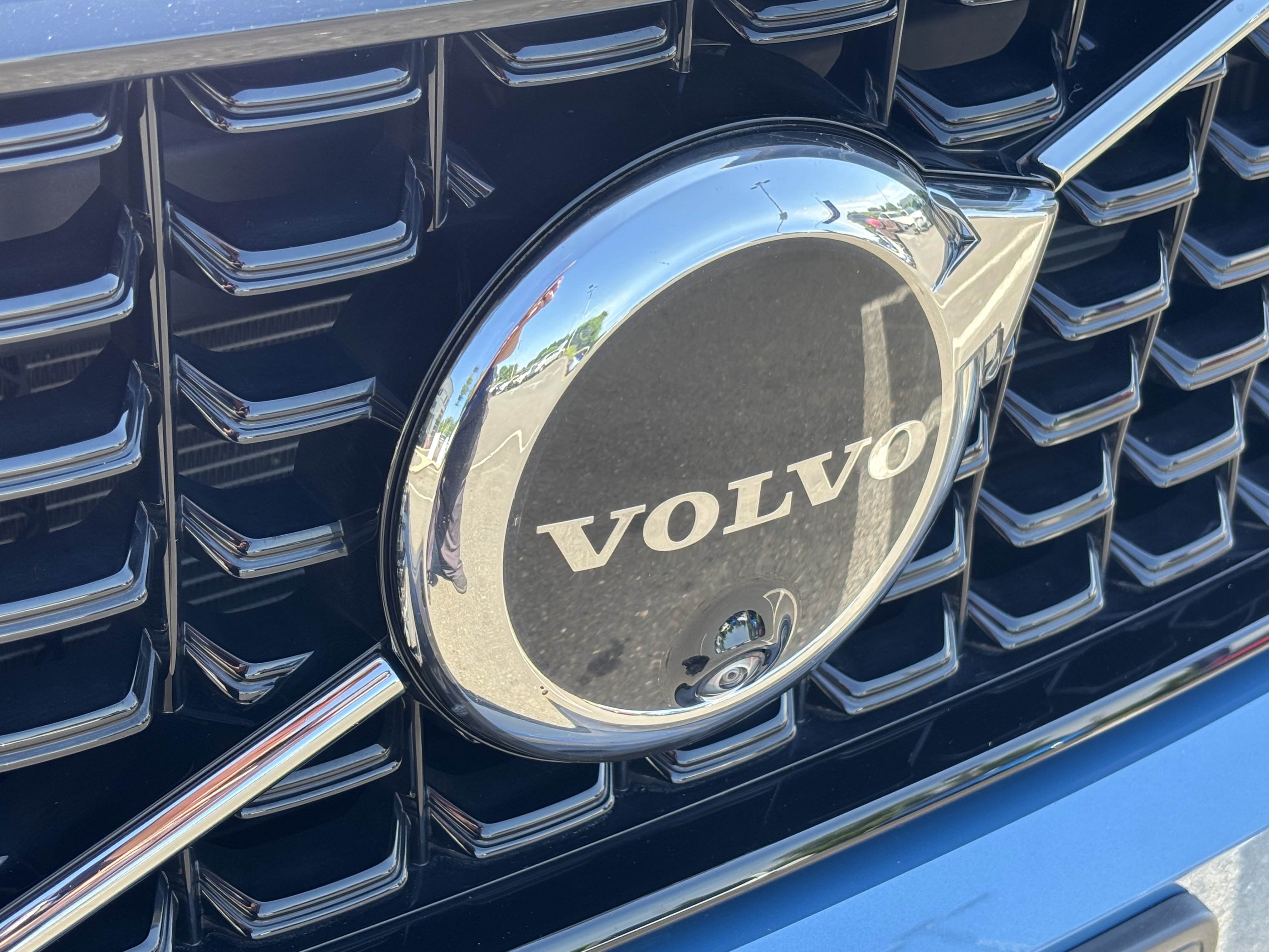 Used 2025 Volvo XC40 B5 Plus AWD/4WD image 14
