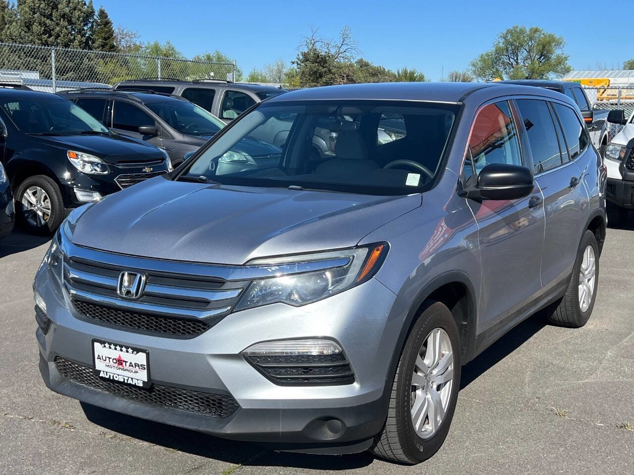 Used 2017 Honda Pilot LX image 1