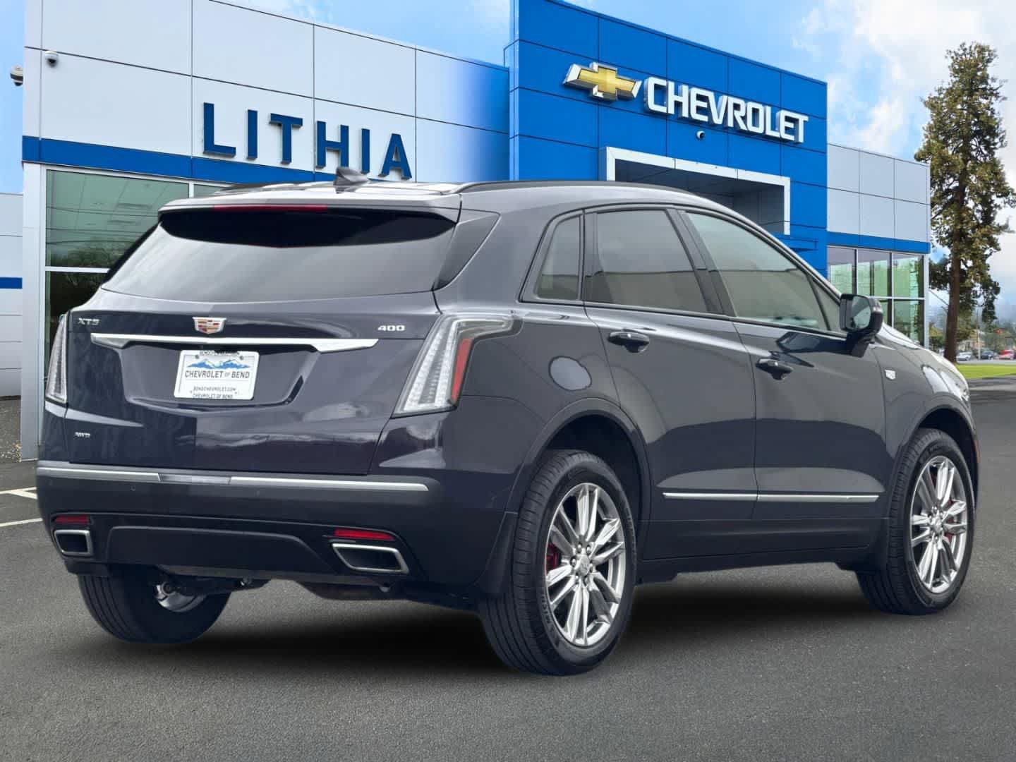 Used 2025 Cadillac XT5 Sportv w/ Technology Package AWD/4WD image 2