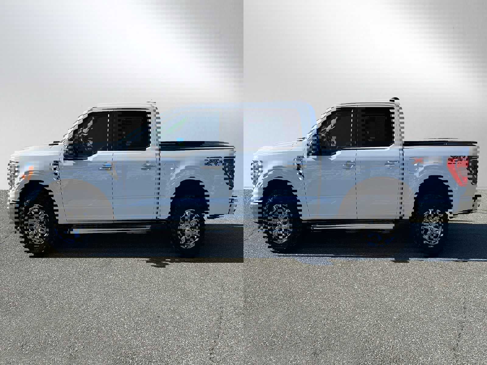 Used 2023 Ford F150 XLT w/ XTR Package image 6