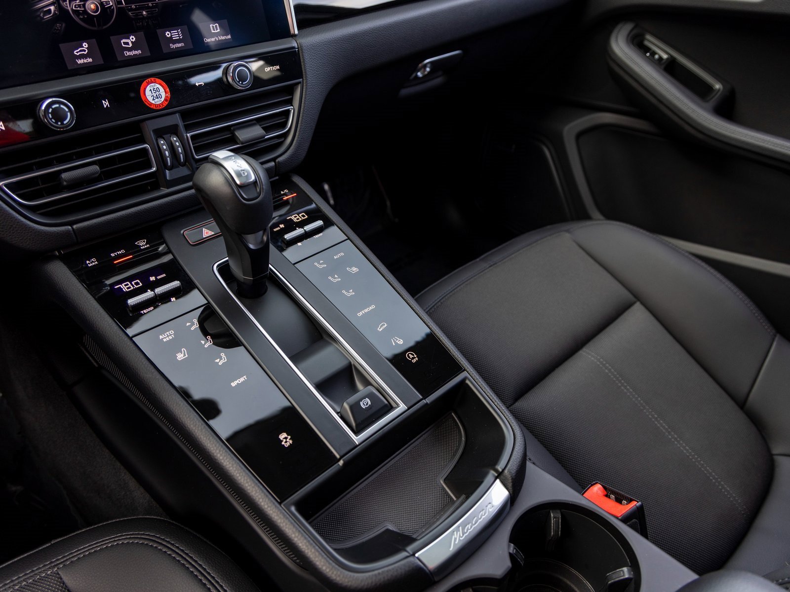 Certified 2025 Porsche Macan image 36