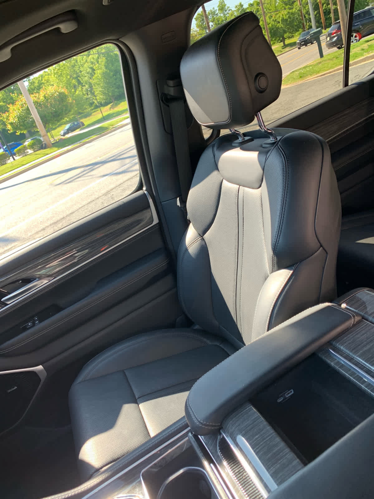 Used 2022 Jeep Wagoneer Series III w/ Premium Group I AWD/4WD image 23