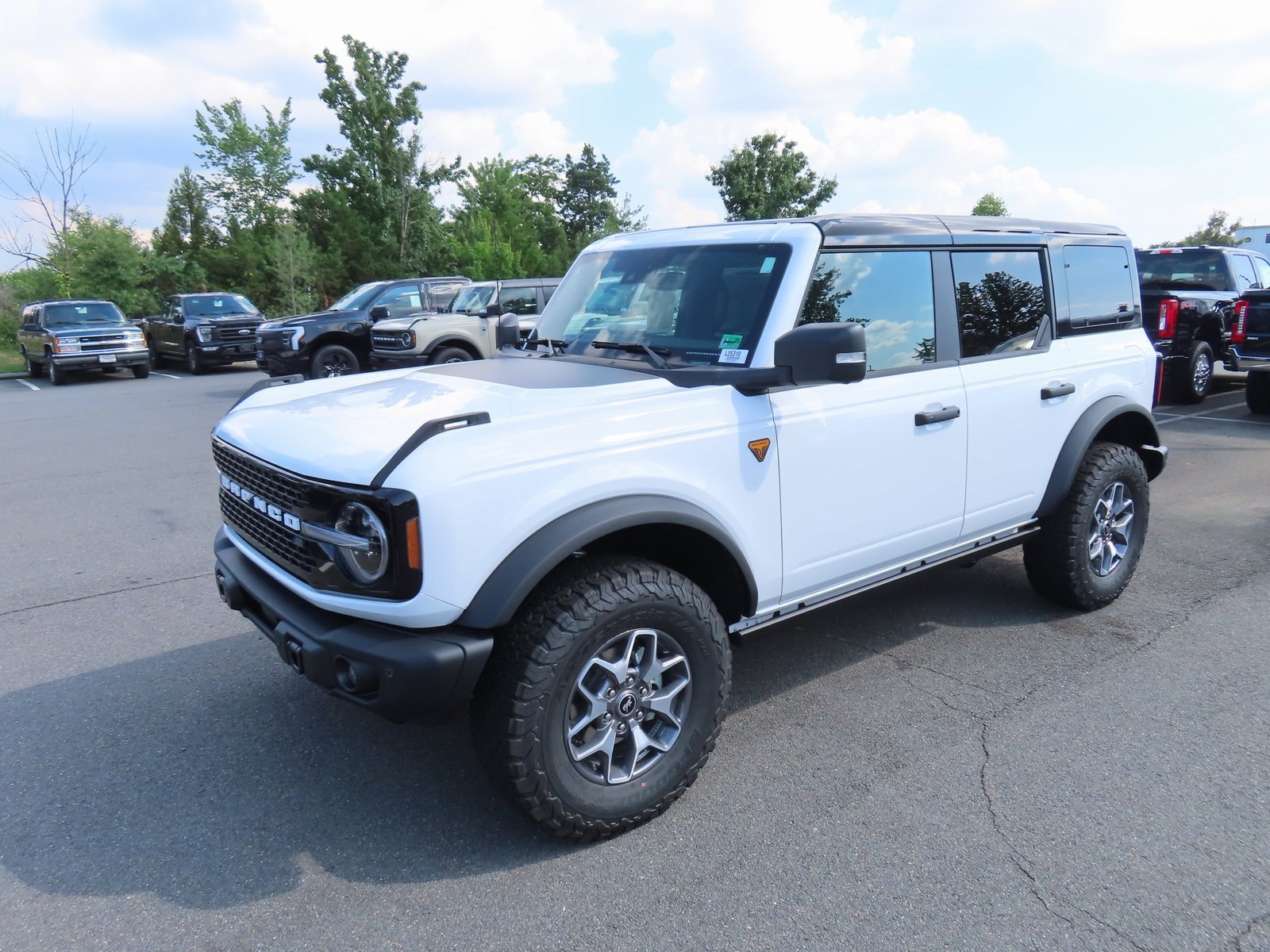New 2025 Ford Bronco Badlands image 3