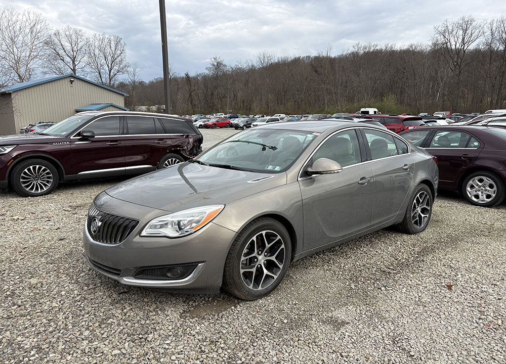Used 2017 Buick Regal Sport Touring FWD image 4