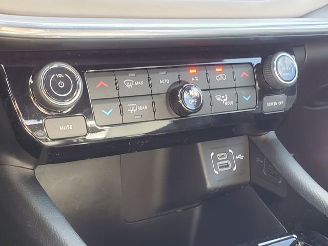 Used 2024 Jeep Compass Limited image 25