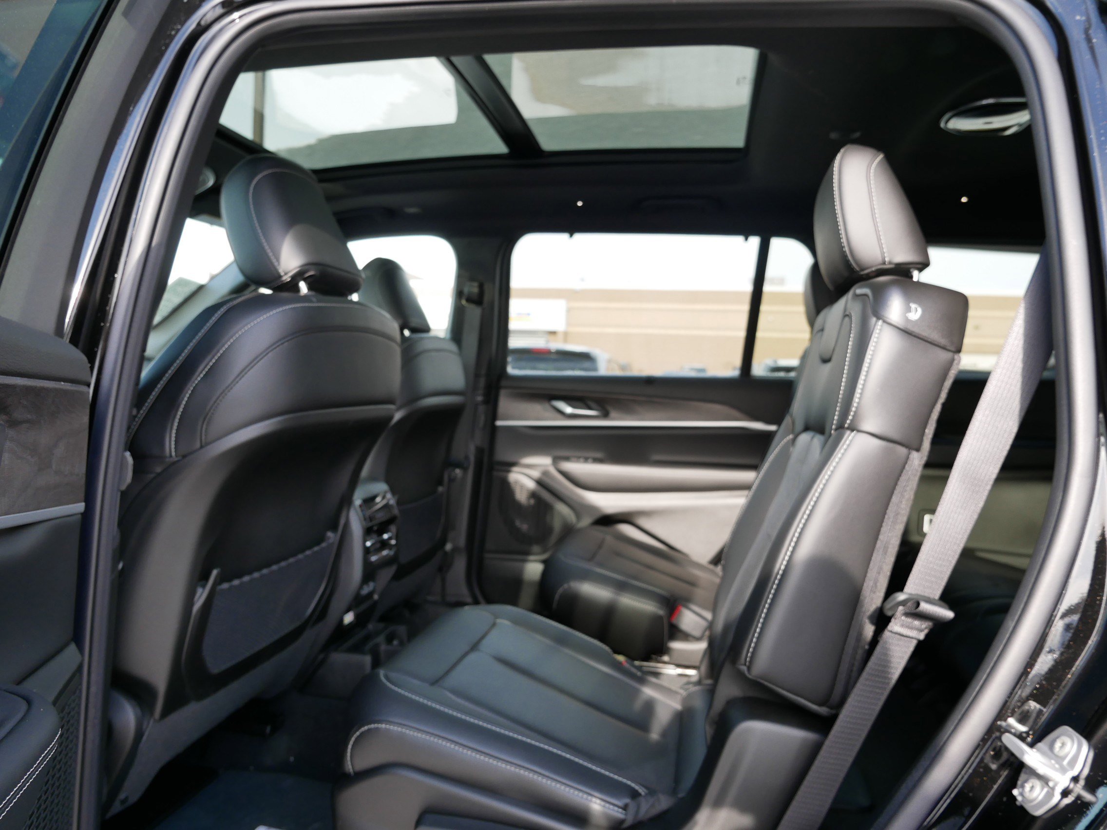 New 2025 Jeep Grand Cherokee L Limited image 7