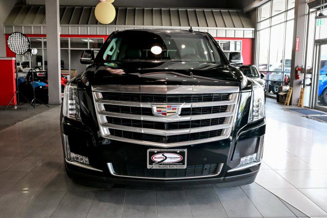 Used 2017 Cadillac Escalade Luxury AWD/4WD image 2