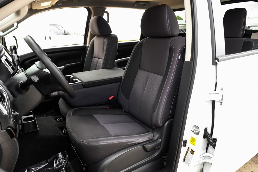 Used 2021 Nissan Titan SV image 31