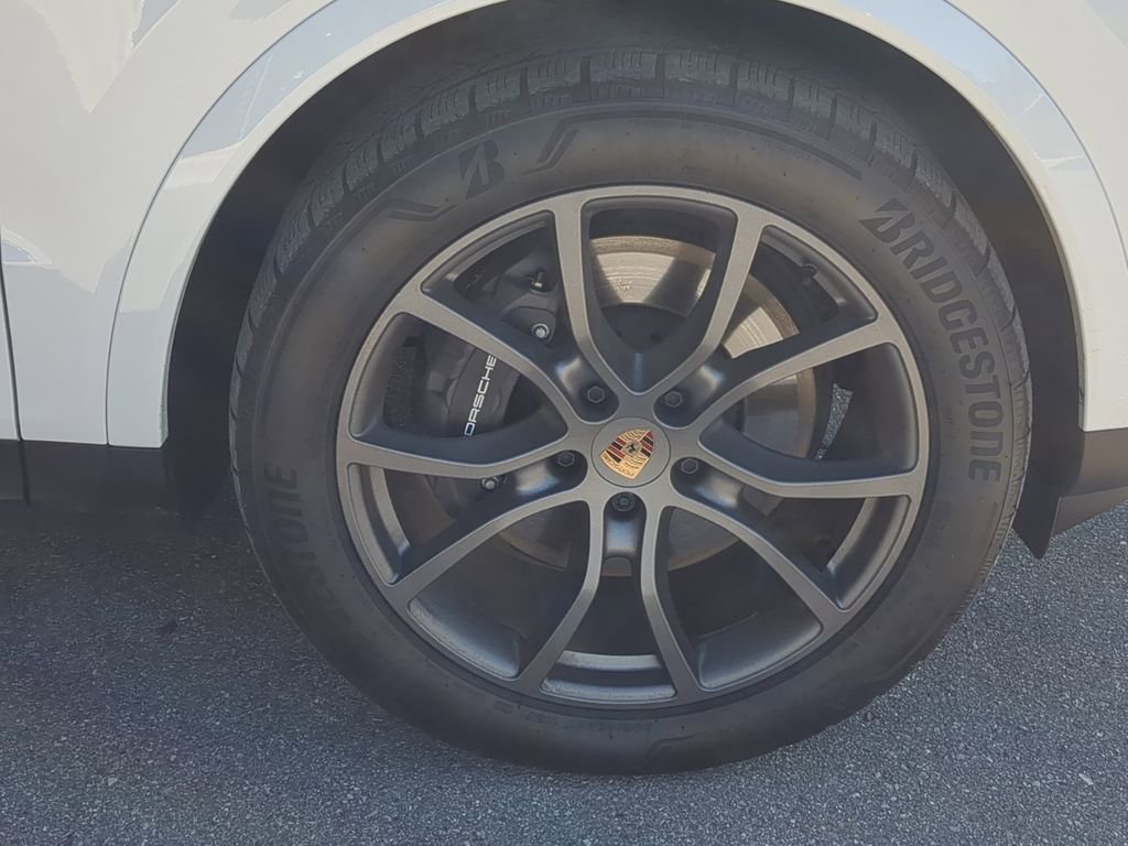 Certified 2025 Porsche Cayenne image 13