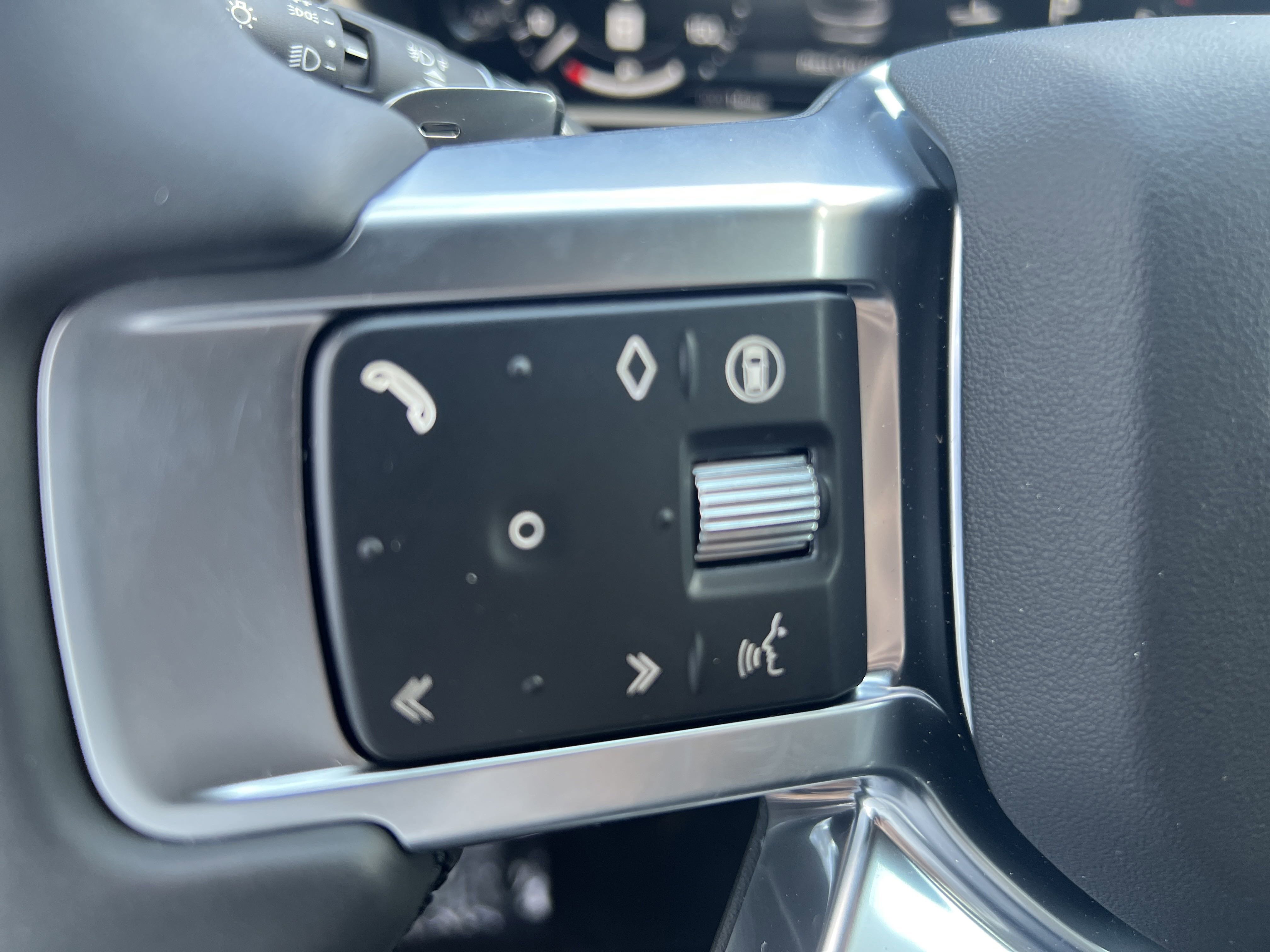 New 2025 Land Rover Discovery S image 10