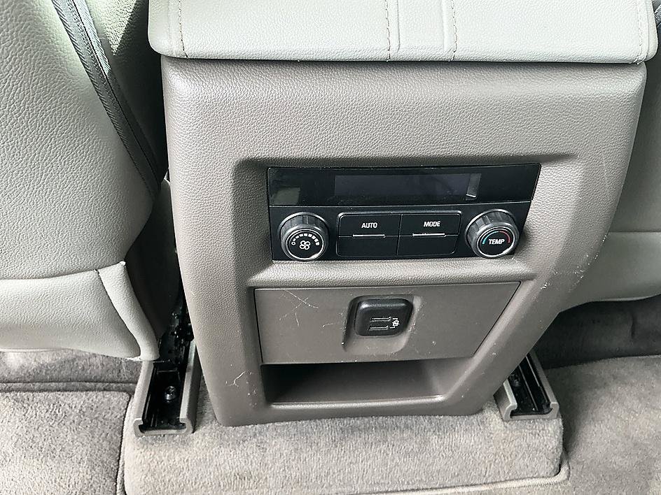 Used 2018 Chevrolet Traverse LT FWD image 22