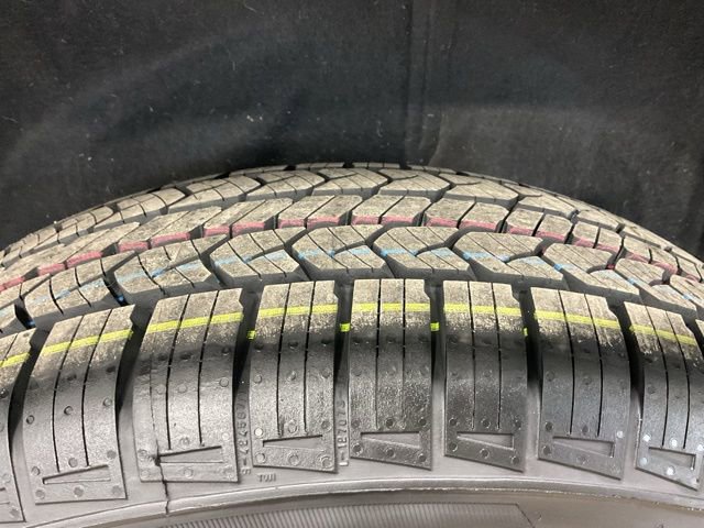 Used 2023 GMC Acadia SLE w/ LPO, Floor Liner Package image 8