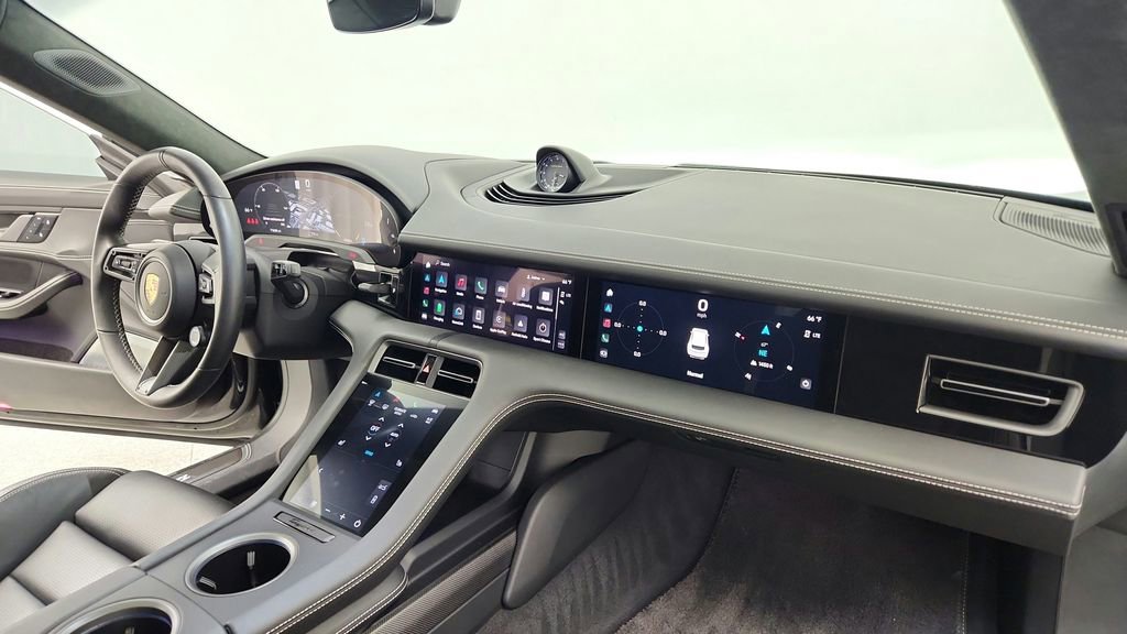 Used 2023 Porsche Taycan GTS image 31