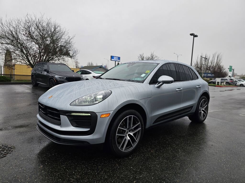Used 2023 Porsche Macan w/ Premium Package Plus image 3