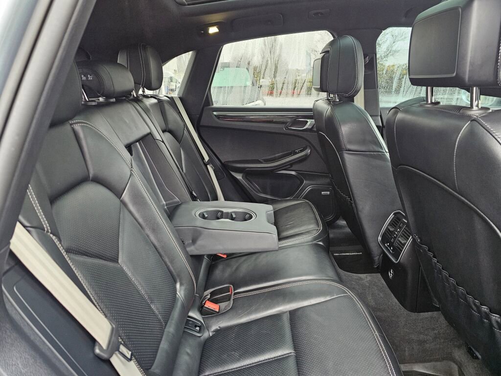 Used 2023 Porsche Macan w/ Premium Package Plus image 15
