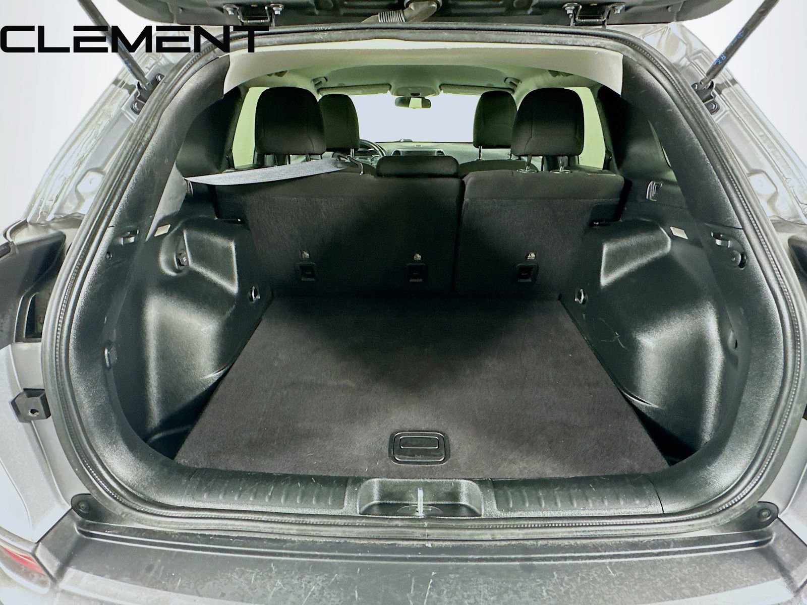 Used 2019 Jeep Cherokee Latitude w/ Cold Weather Group image 11