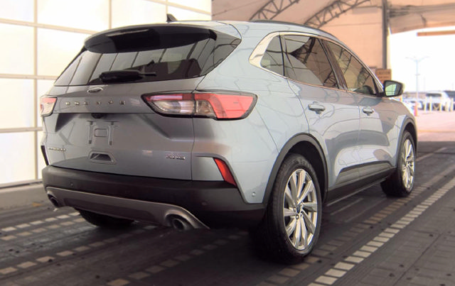 Used 2022 Ford Escape Titanium w/ Titanium Elite Package AWD/4WD image 3