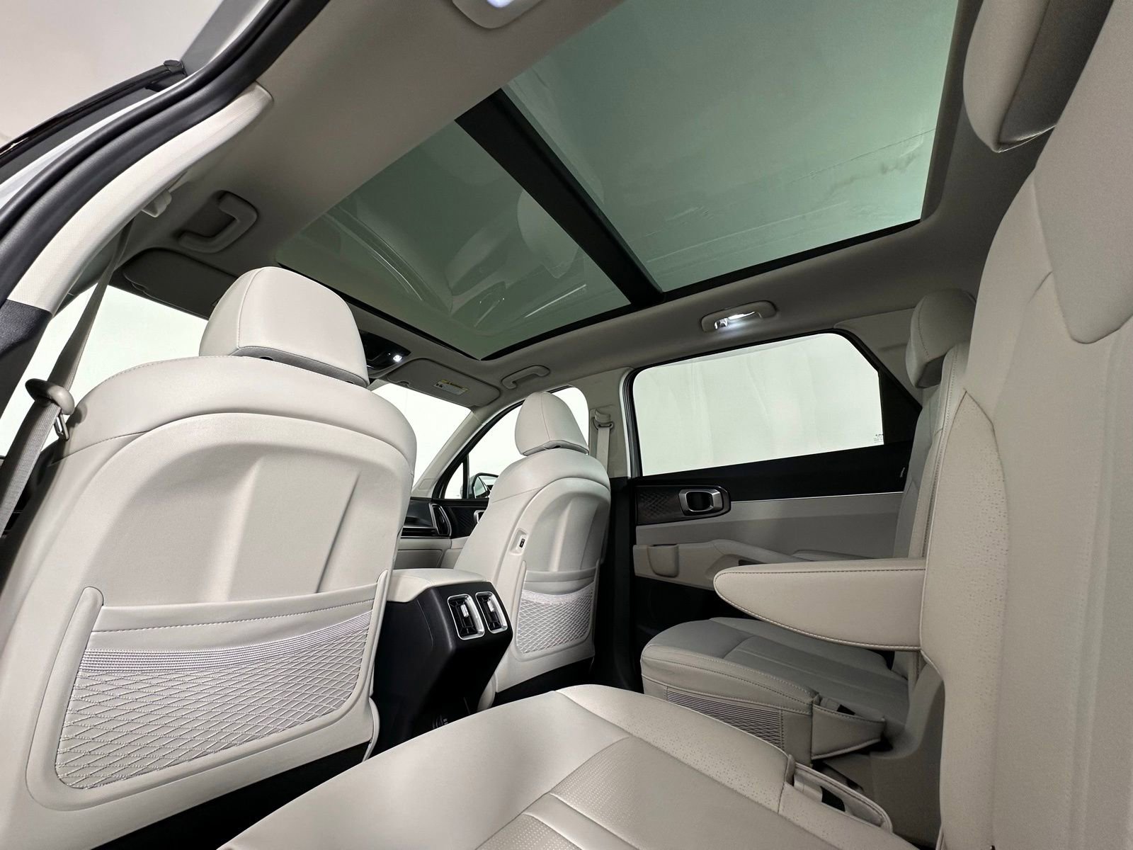 Used 2025 Kia Sorento EX w/ Panoramic Sunroof Package image 21