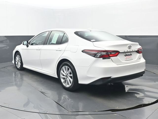 Used 2021 Toyota Camry LE image 3