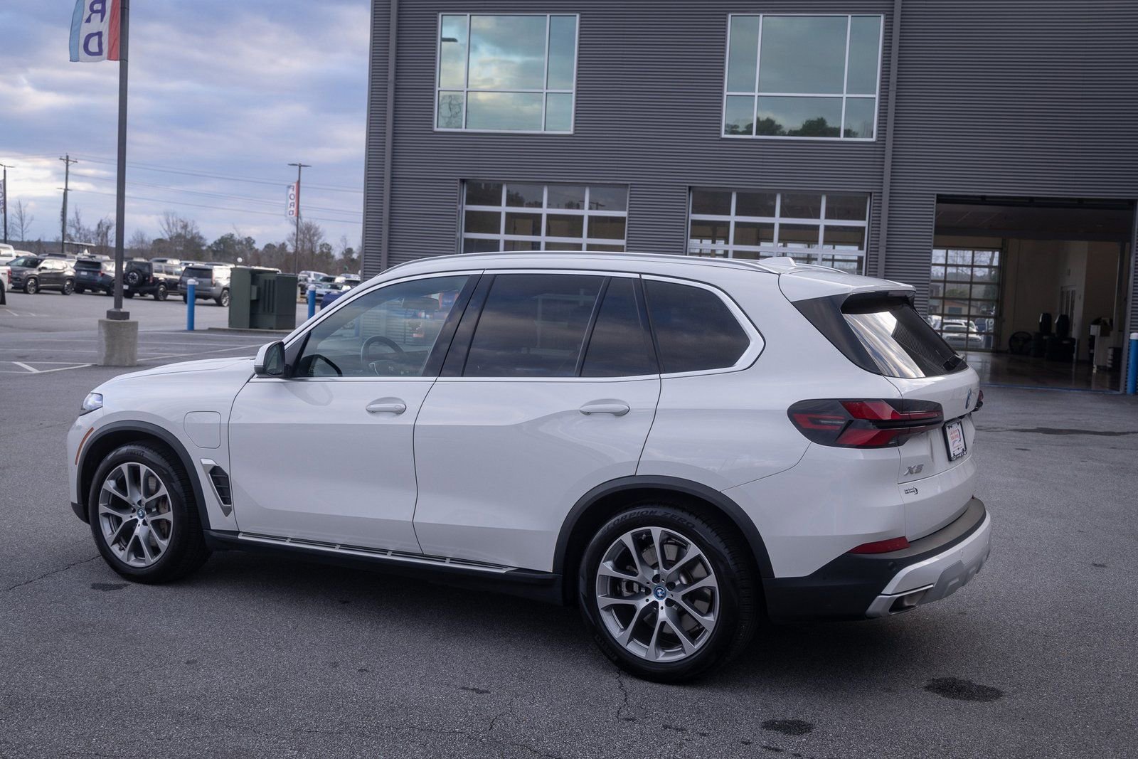 Used 2025 BMW X5 xDrive50e image 7