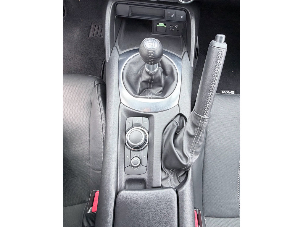 Used 2021 MAZDA MX-5 Miata Grand Touring RWD image 18