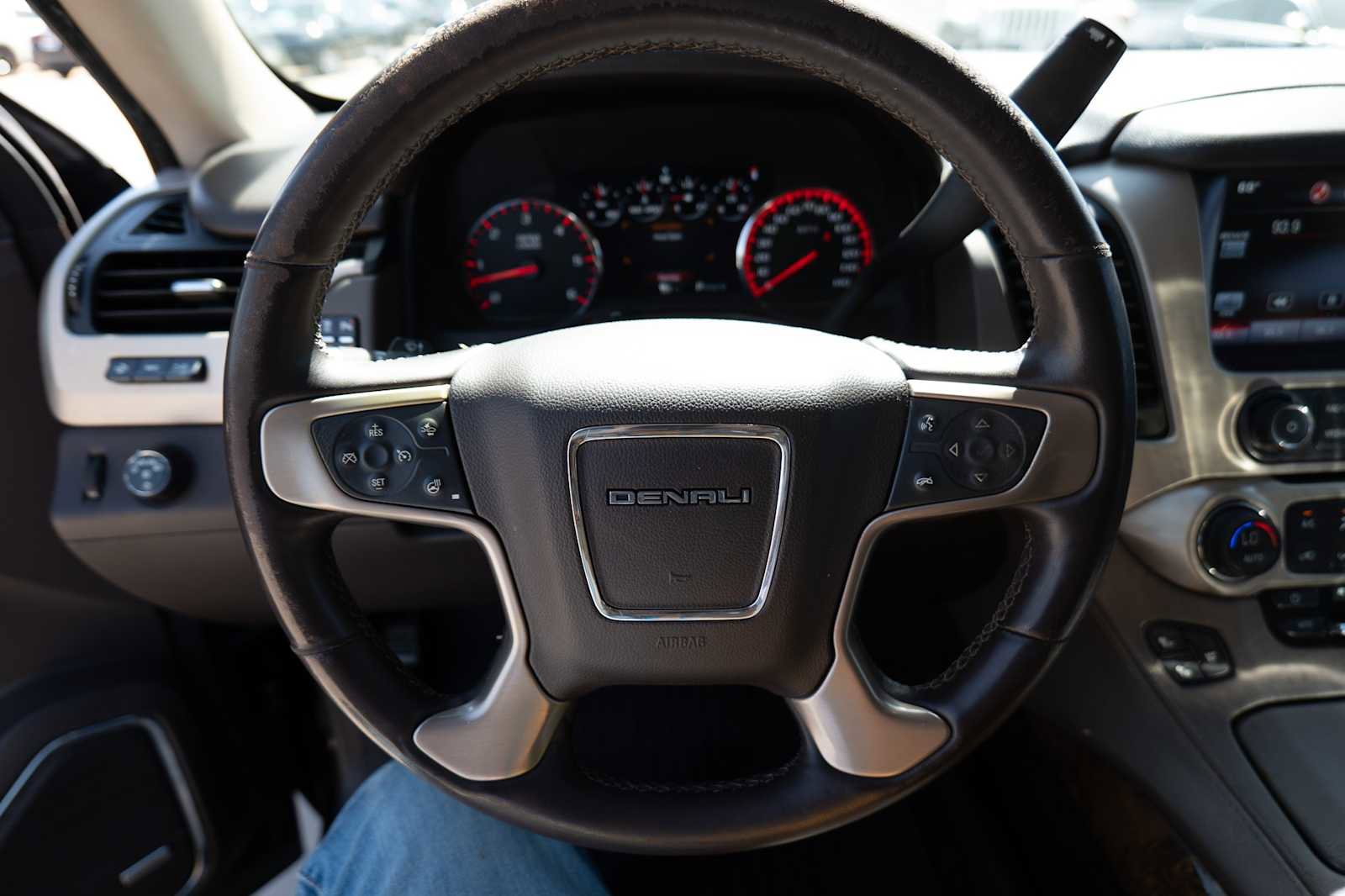 Used 2015 GMC Yukon Denali w/ Premium Package image 12