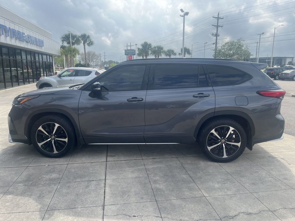 Used 2021 Toyota Highlander XSE image 2