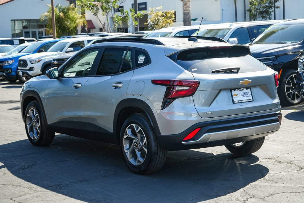 New 2026 Chevrolet Trax LT w/ Sunroof Package FWD image 4