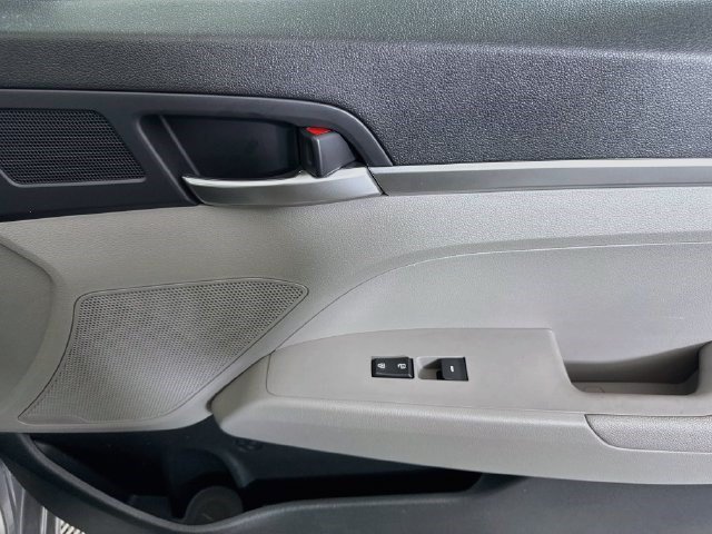 Used 2020 Hyundai Elantra SE FWD image 29