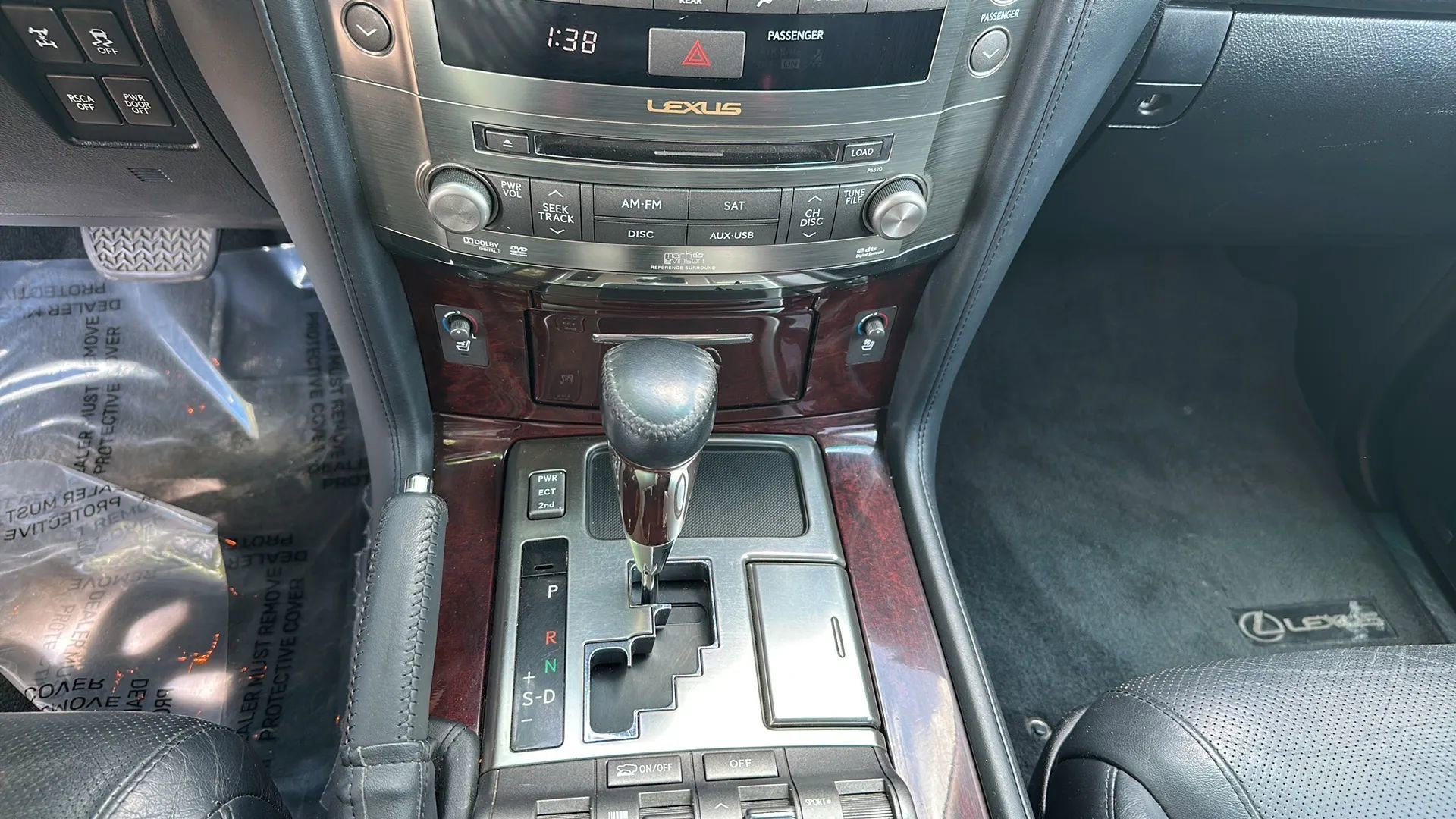 Used 2011 Lexus LX 570 4WD w/ Luxury Pkg image 37
