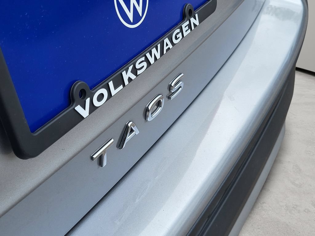 Used 2023 Volkswagen Taos SE w/ Panoramic Sunroof Package FWD image 11