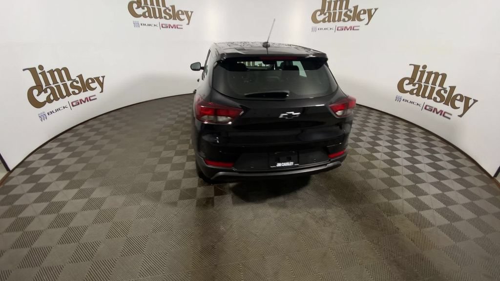 Used 2021 Chevrolet TrailBlazer LS w/ LPO, Blackout Package FWD image 7