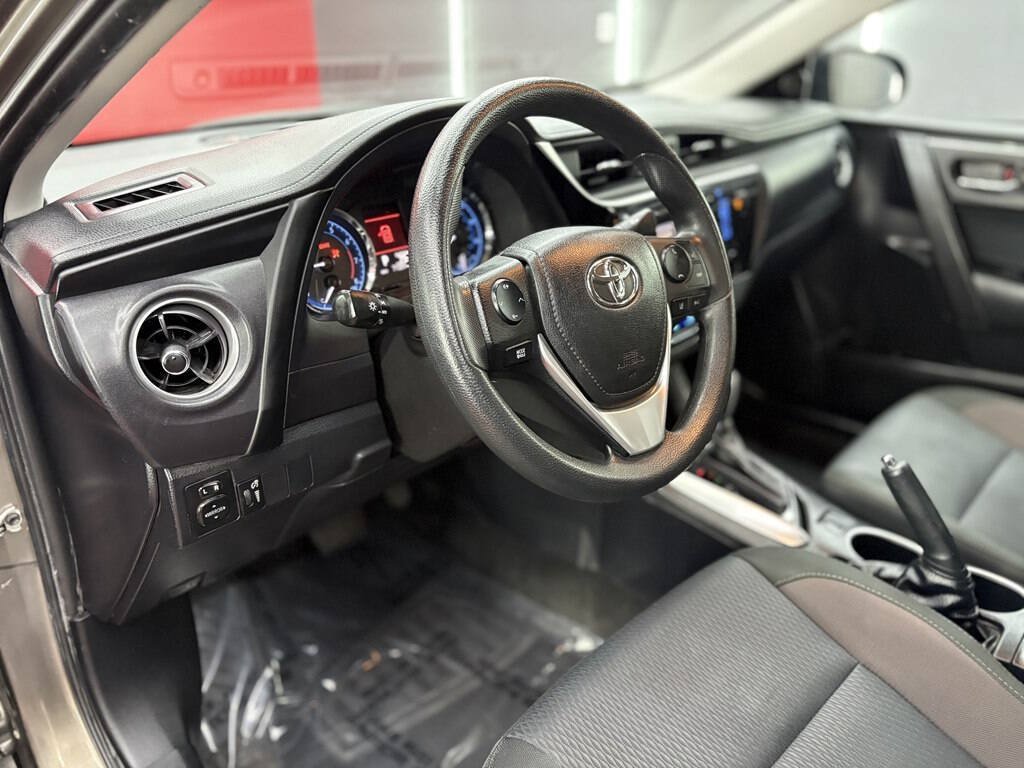Used 2017 Toyota Corolla LE FWD image 13