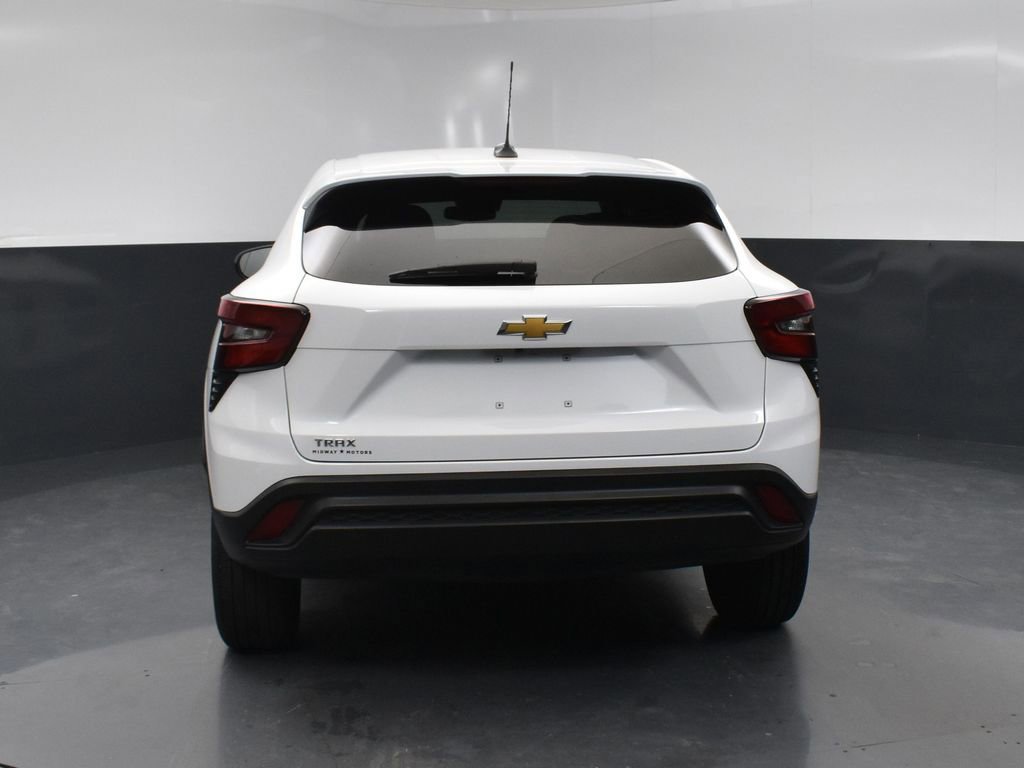 Used 2025 Chevrolet Trax LS image 3