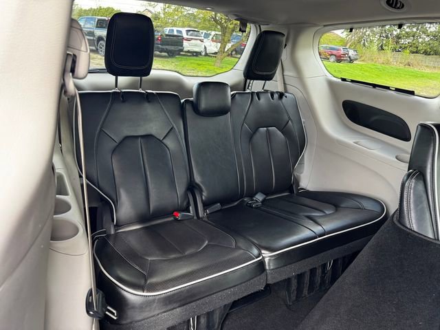 Used 2023 Chrysler Pacifica Limited image 16