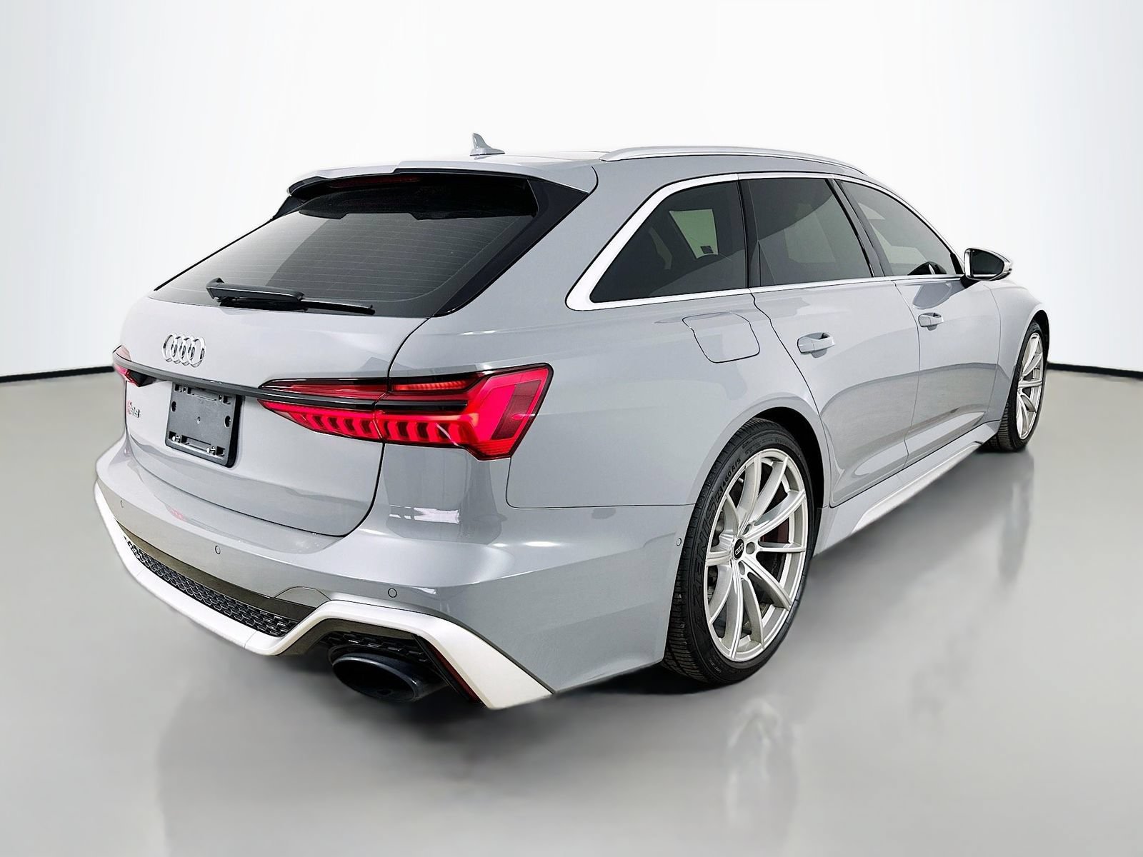 Used 2023 Audi RS 6 w/ Executive Package AWD/4WD image 5