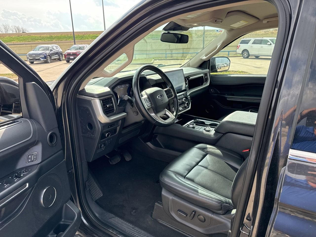 Used 2024 Ford Expedition XLT image 20