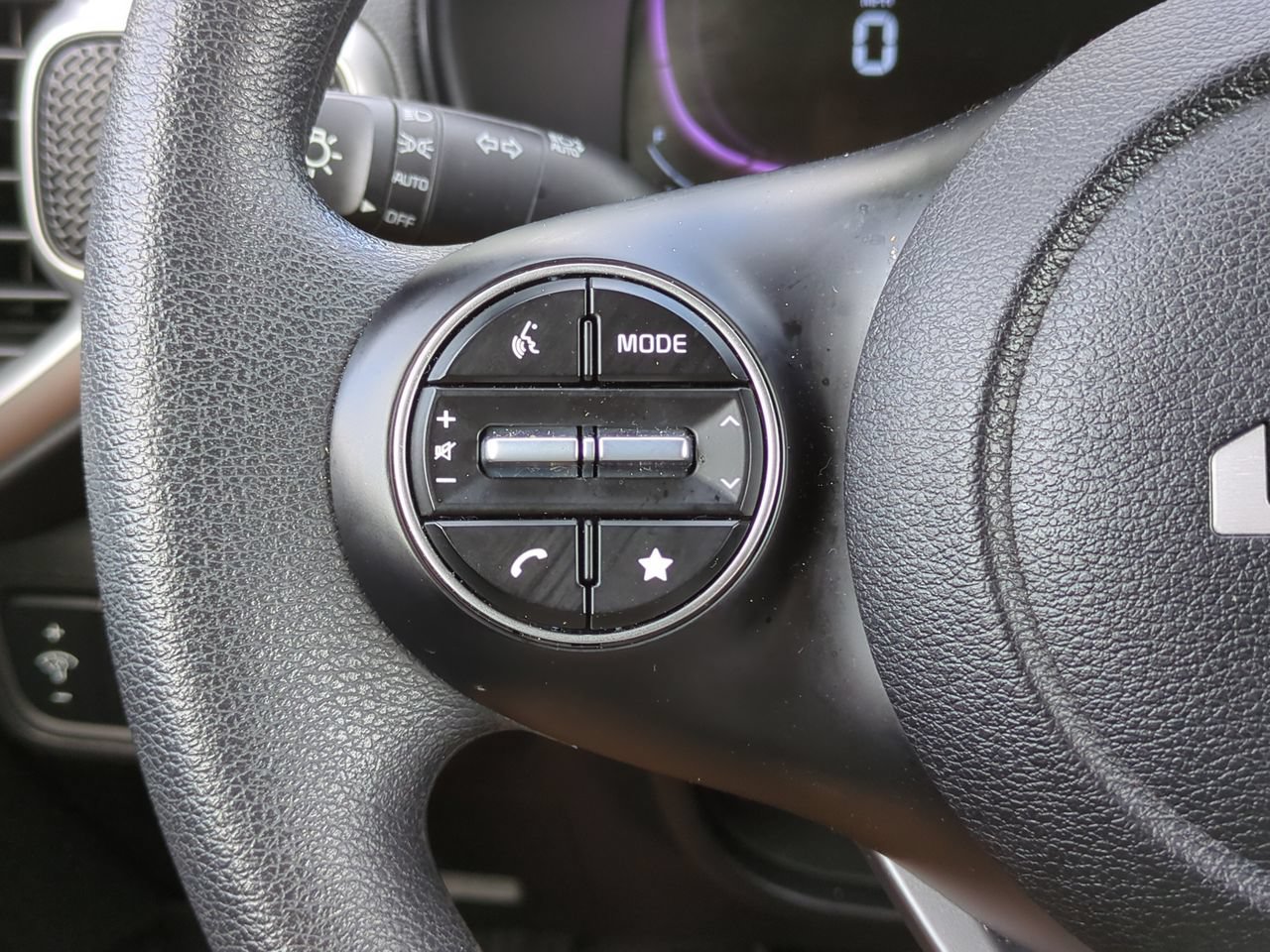 Certified 2025 Kia Soul LX w/ LX Technology Package FWD image 23