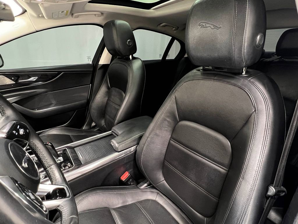 Used 2020 Jaguar XE S RWD image 15