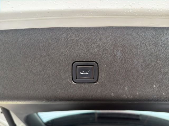 Used 2023 Chevrolet Traverse LT AWD/4WD image 12