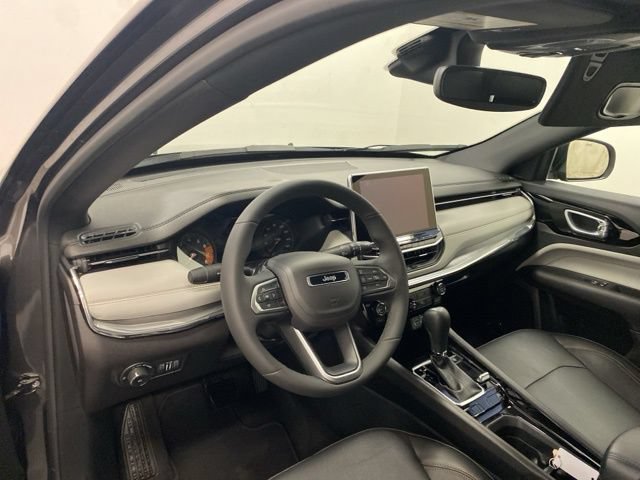 Used 2023 Jeep Compass Limited w/ Sun and Sound Group AWD/4WD image 8
