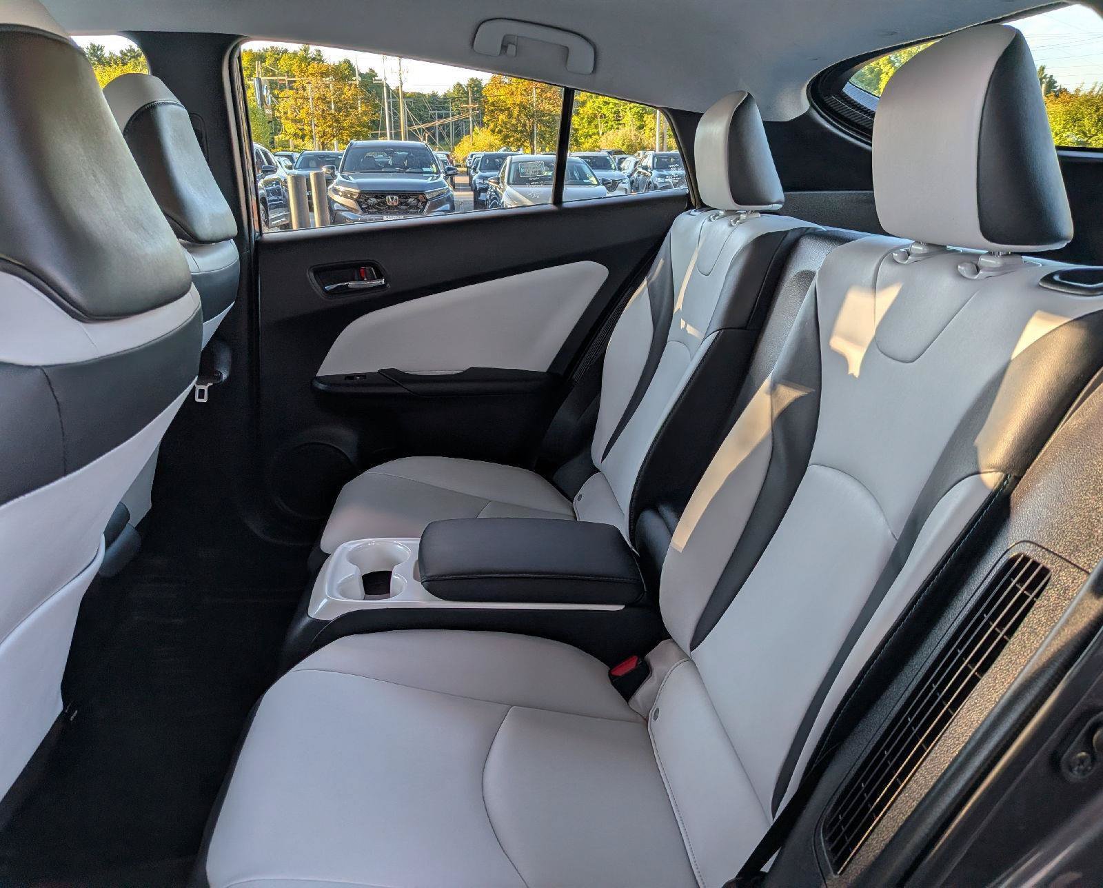 Used 2018 Toyota Prius Prime Premium FWD image 22