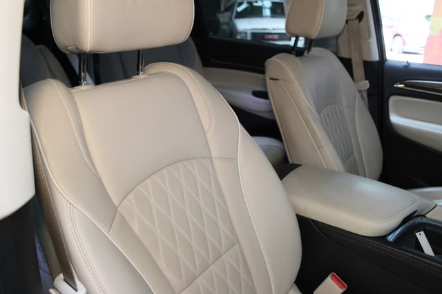 Used 2022 Buick Enclave Avenir w/ Avenir Technology Package AWD/4WD image 11