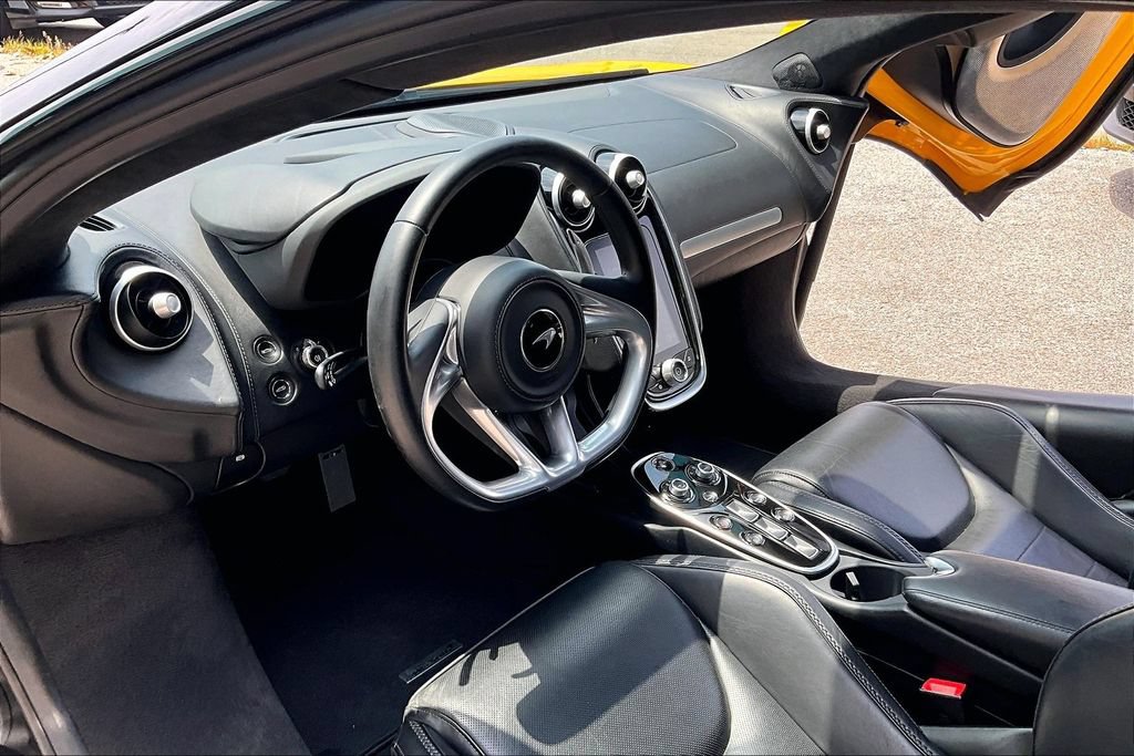 Used 2023 McLaren GT RWD image 14