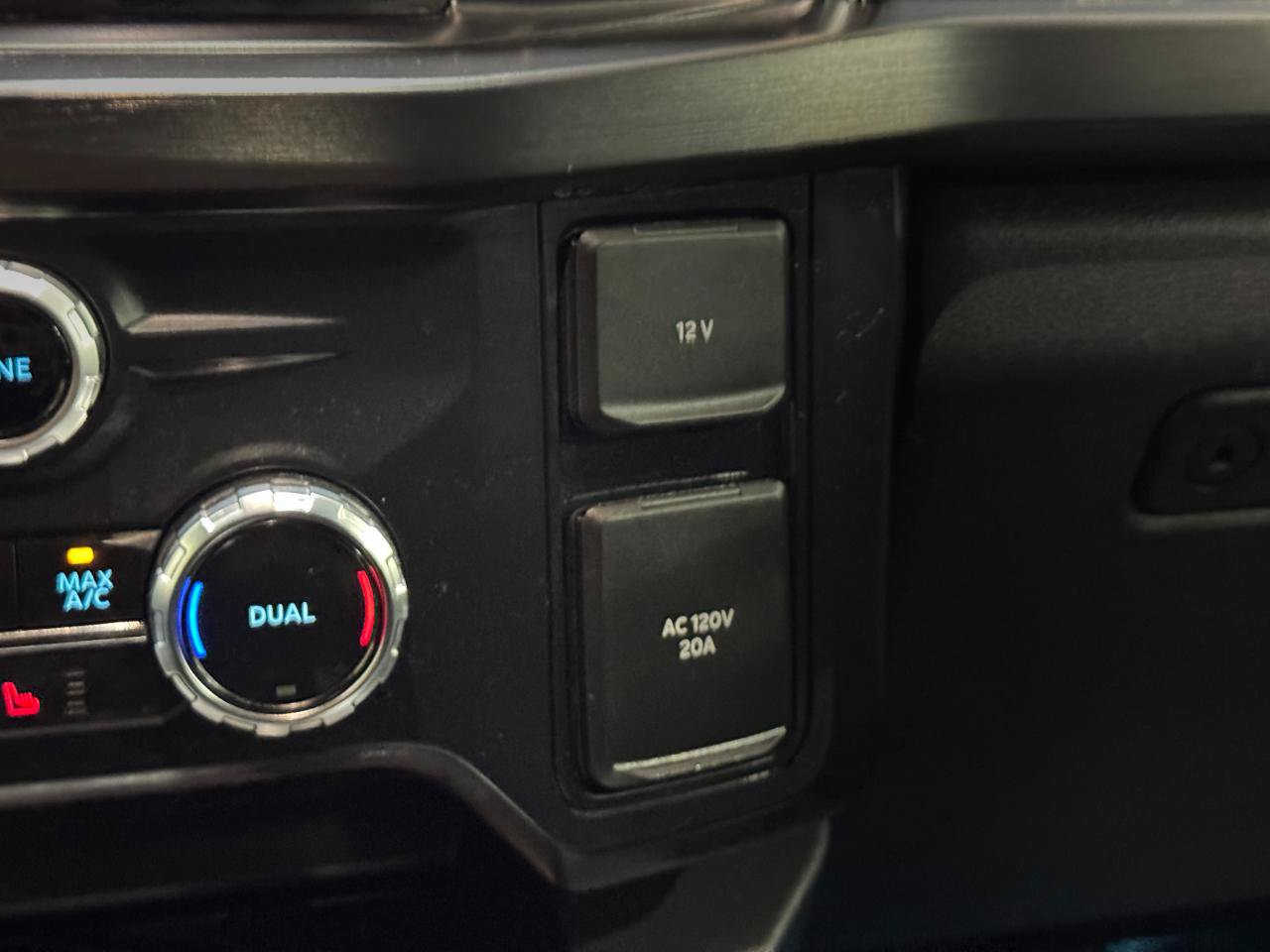 Used 2023 Ford F350 Lariat w/ Lariat Ultimate Package AWD/4WD image 26